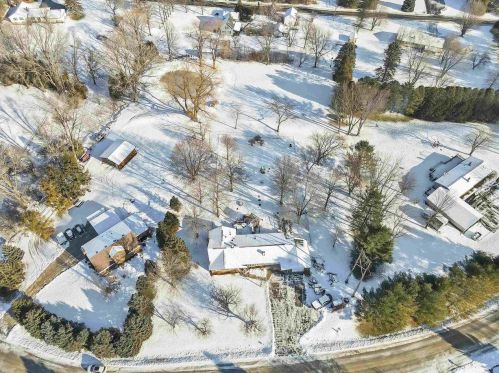 1457 Mailand Dr, Manitowoc WI  54220-9438 exterior