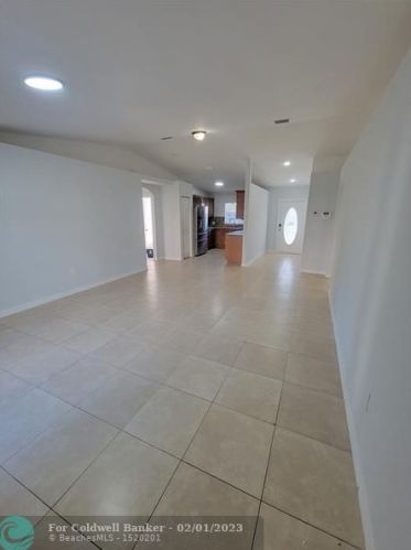 149 Dabou Loop, Belle Glade FL  33430-4284 exterior