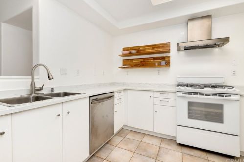 605 Solvay Aisle, Irvine CA  92606-0833 exterior