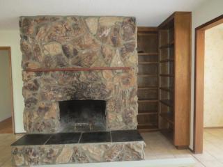 2214 Buena Creek Rd, Vista, CA 92084-7317