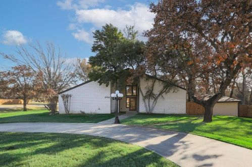 3724 Raintree Dr, Lewisville, TX 75022-6319