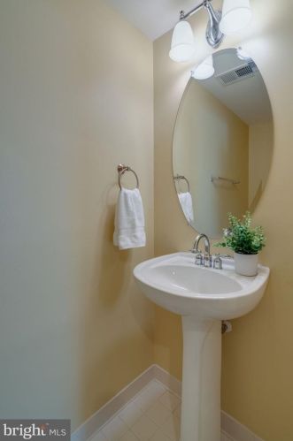 533 Legrace Ter, Leesburg VA  20176-1835 exterior