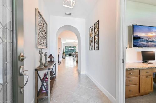 16157 Camden Lakes Cir, Naples FL  34110-2880 exterior