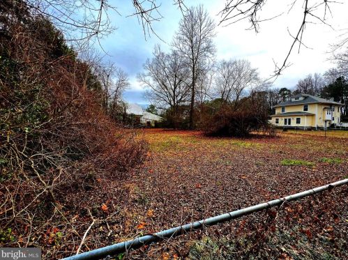 414 6th St, Laurel DE  19956-1364 exterior