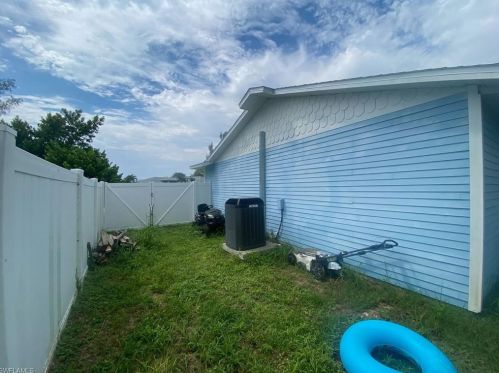 2923 11th Ct, Cape Coral FL  33914-4221 exterior