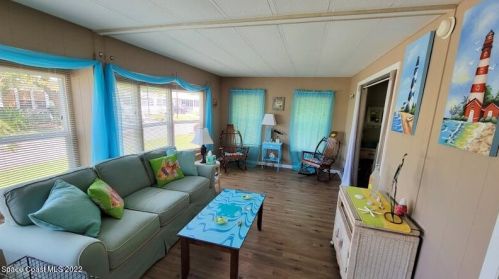 441 Seagull Dr, Sebastian, FL 32976-7481