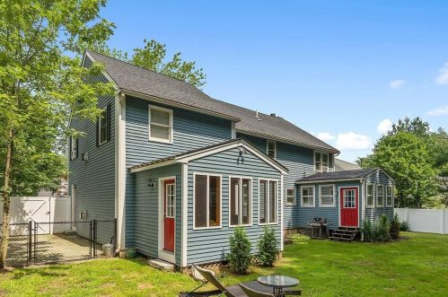 13 Donovan Dr, Derry NH  03038-4928 exterior