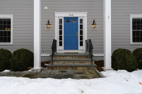 240 Thornwood Rd, Stamford, CT 06903-2601