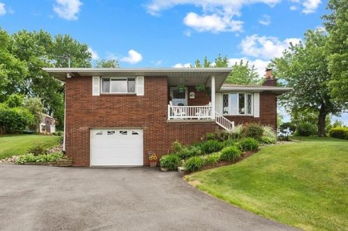 1052 Edmundson Dr, Glassport, PA 15045-1014