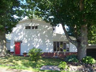12 7th St, Red Cliff, WI 54814-4868