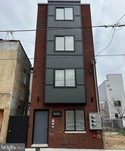 2543 Manton St, Philadelphia PA  19146-3915 exterior