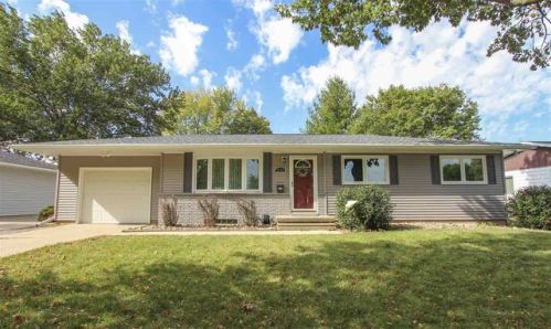 2734 Crestline Ave, Waterloo, IA 50702-5811