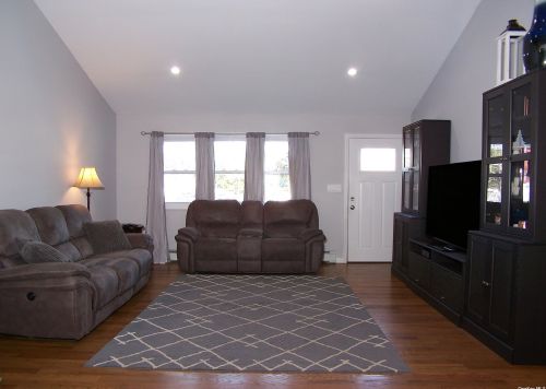 10 Eisenhower Rd, South Setauket, NY 11720-3026
