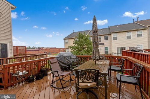2490 Rolling Plains Dr, Herndon, VA 20171-4539