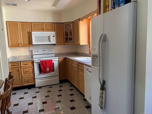 6 Scott Dr, Middletown NY  10941-1112 exterior