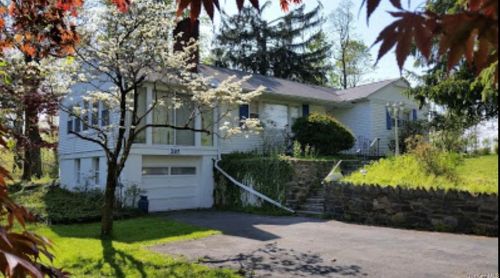 307 Sunset Hill Rd, Fishkill, NY 12524-2820
