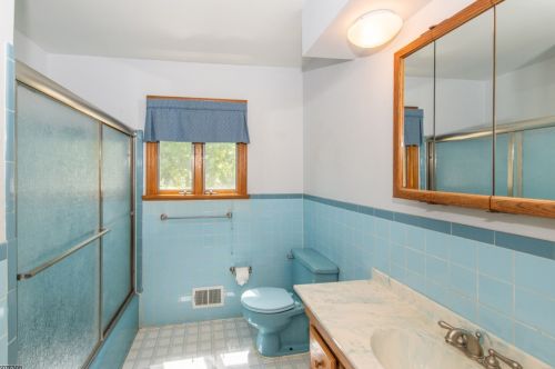 6 Allyson Rd, Roxbury Township NJ  07836-9307 exterior