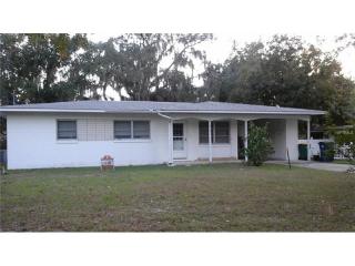 715 Madison St, Tavares, FL 32778-2323