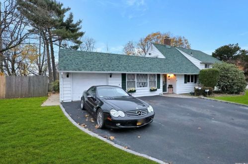 56 Wander Ln, North Wantagh, NY 11793-1303