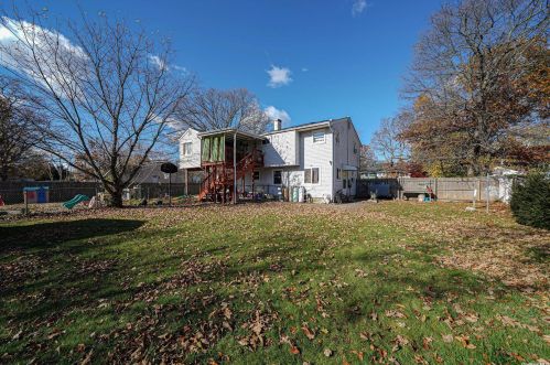 80 Glenmore Ave, Central Islip, NY 11722-1913
