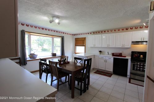 384 Wilson Ave, Middletown, NJ 07748-1548