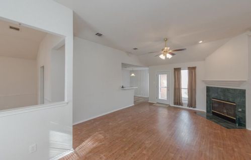 113 Mdw Ln, Denton TX  76207-7409 exterior