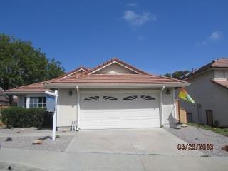 1924 Elm Ridge Dr, Vista, CA 92081-7346