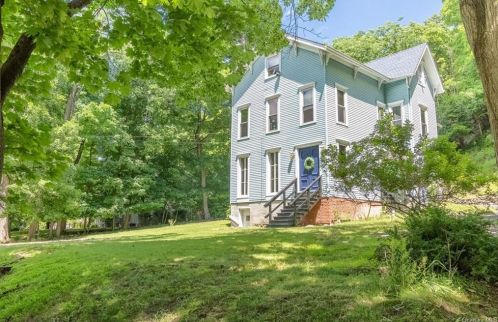 19 Mountain Rd, Cornwall Hud, NY 12520-1707