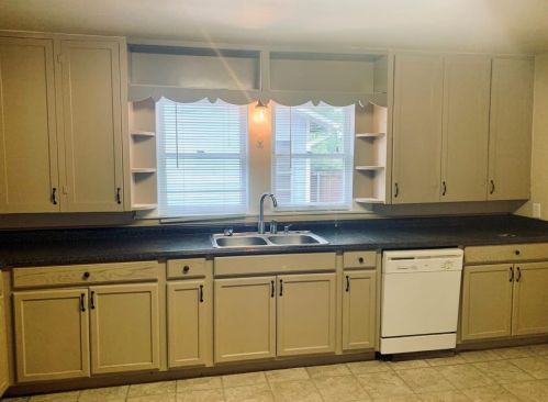 1223 Peak St, Denton, TX 76201-7052