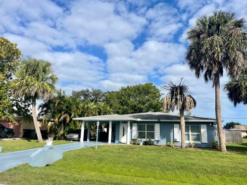 525 Billiar Ave, Fort Pierce FL  34983-8730 exterior