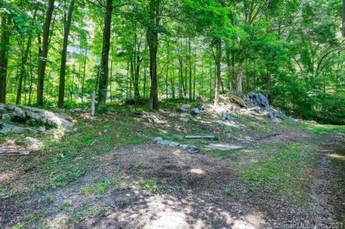307 Berkshire Rd, Sandy Hook CT  06482-1511 exterior