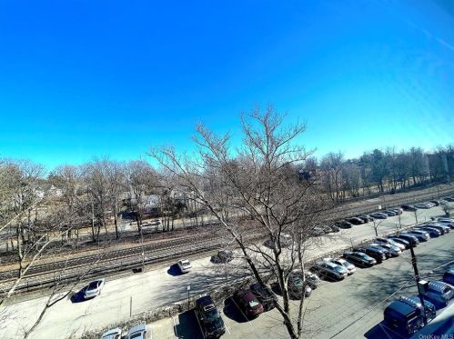 260 Garth Rd, Scarsdale NY  10583-4042 exterior