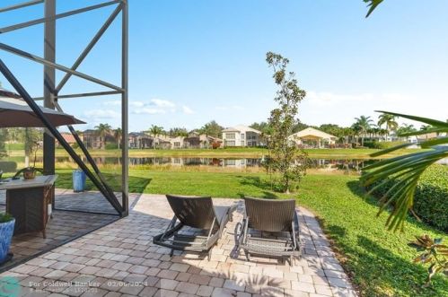 7062 Great Falls Cir, Boynton Beach FL  33437-3998 exterior