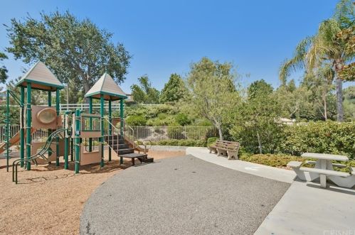 24306 Foxglove Pl, Santa Clarita CA  91354-4922 exterior