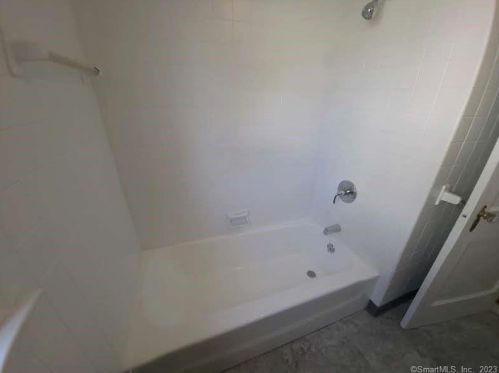 49 Norman St, Manchester CT  06040-6113 exterior