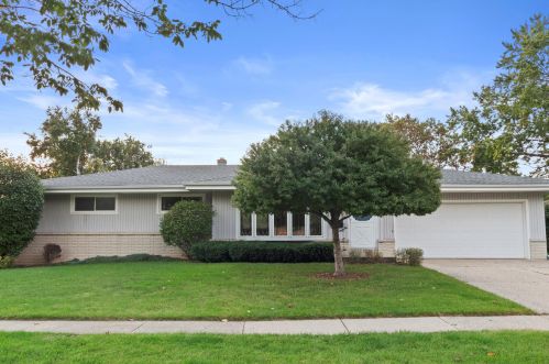 5830 Lakeview Dr, Greendale WI 53129-1937 exterior