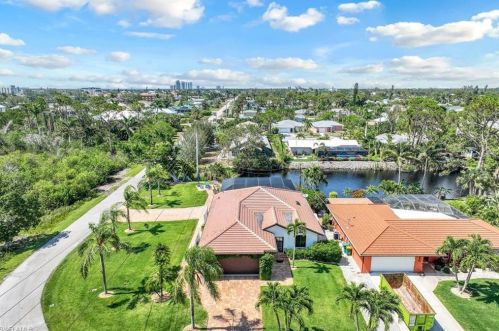999 Valley Dr, Bonita Springs FL  34134-7438 exterior