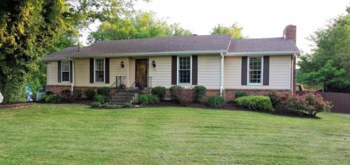 182 Berrywood Dr, Hendersonville, TN 37075-3732