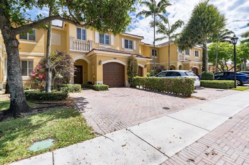 9027 18th St, Hollywood, FL 33025-7618