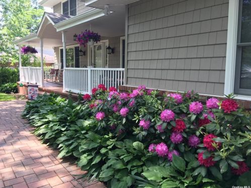 10 Alpine Pl, Lake Grove, NY 11755-2846