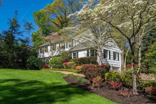66 Hastings Dr, Northport, NY 11768-2522