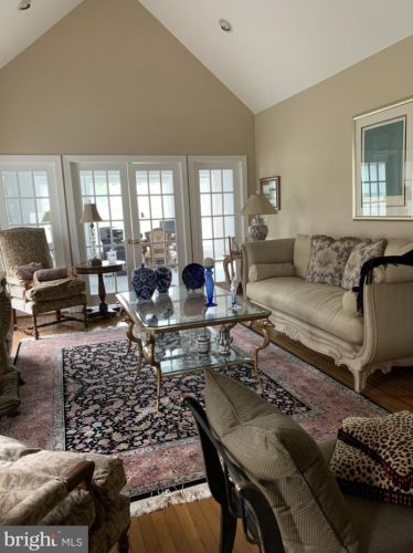 135 Sawgrass Dr, Blue Bell PA  19422-3209 exterior