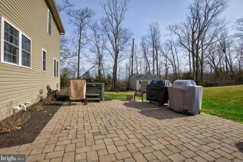 1 Diprinzio Dr, Pottstown PA  19464-2038 exterior