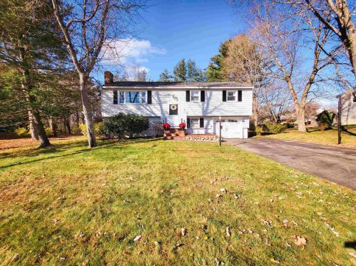 17 Matthias St, Salem, NH 03079-3206