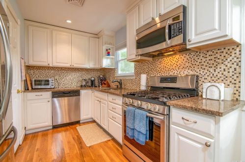 16 Longview Dr, East Quogue NY  11942-3613 exterior