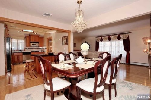 19 Elmhurst St, Elmwood Park NJ  07407-1320 exterior