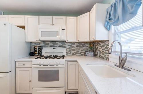 298 England St, Cumberland RI  02864-7209 exterior