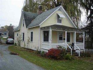 8 Newbury St, Defreestville, NY 12144-4233
