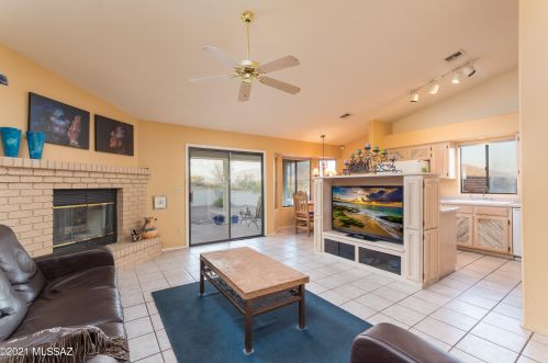 2390 Catalpa Rd, Tucson, AZ 85742-9445