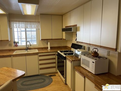 69521 Parkside Dr, Desert Hot Springs CA  92241-8719 exterior